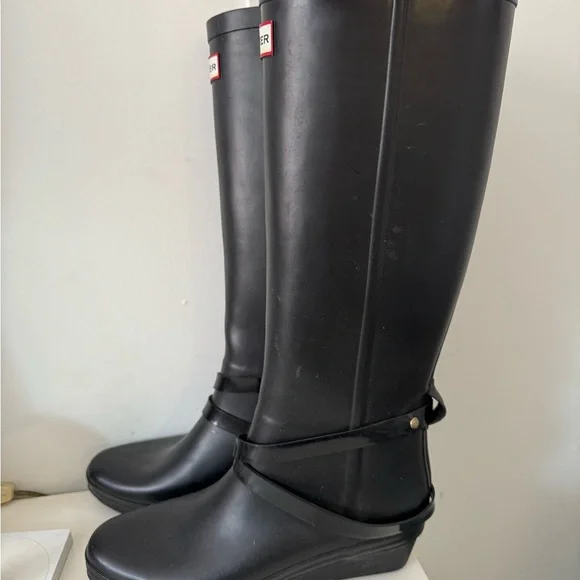 Hunter Classic Wedge Black Knee-High Boots - Picture 2 of 6